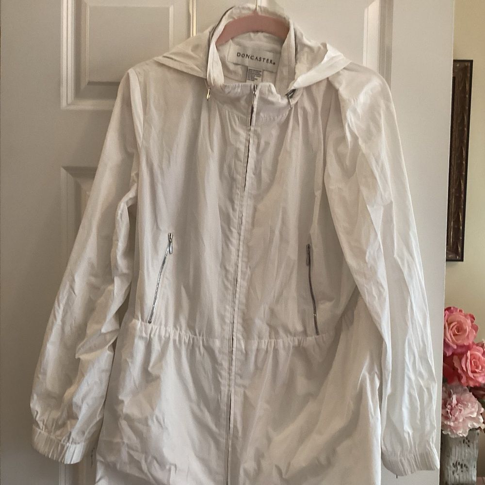 EUC Doncaster Women's White Nylon Utility Jacket
With Hood. Size 14